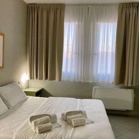 Hotel Primo カンピ・ビセンツィオ エクステリア 写真