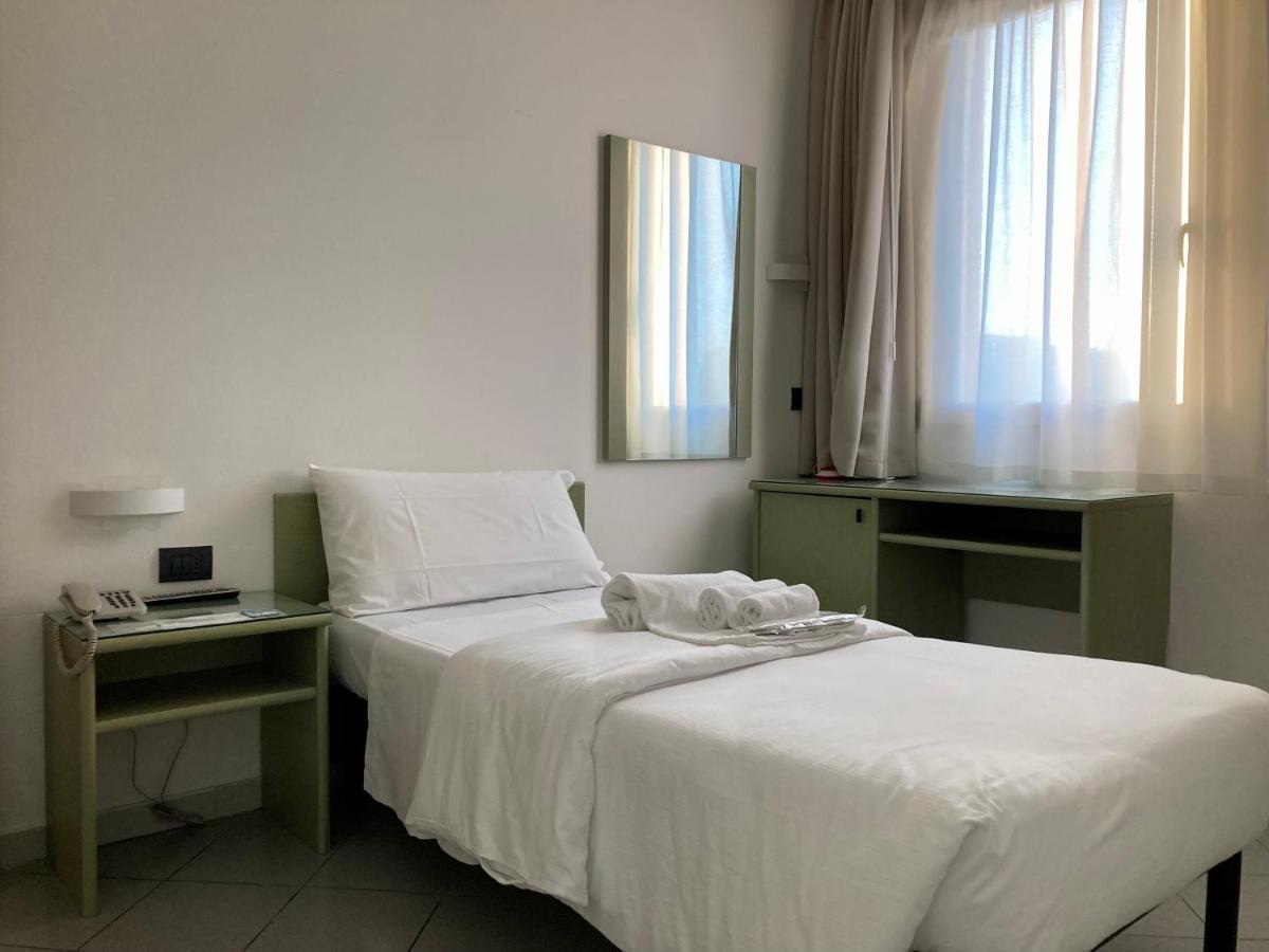 Hotel Primo カンピ・ビセンツィオ エクステリア 写真