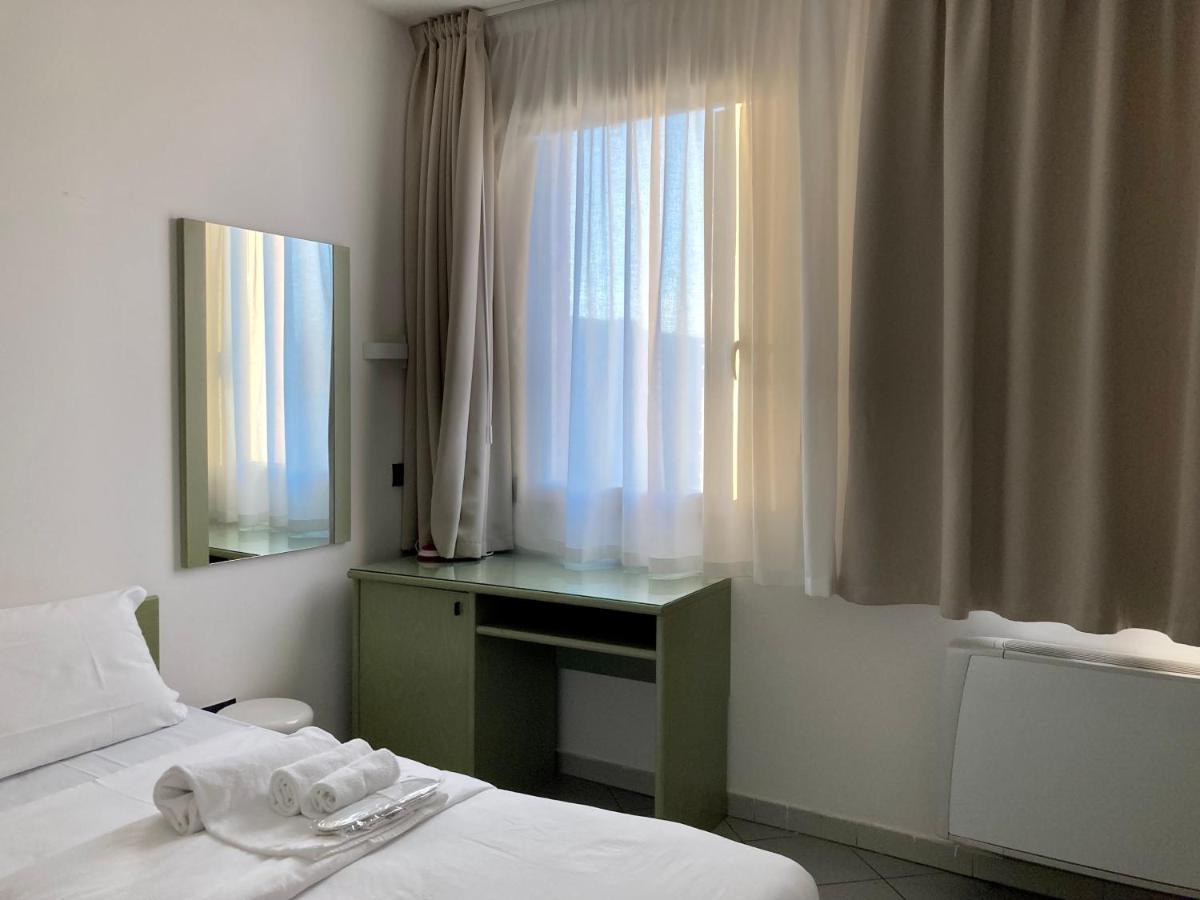 Hotel Primo カンピ・ビセンツィオ エクステリア 写真