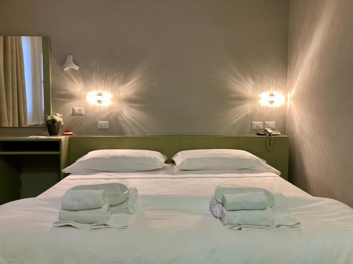Hotel Primo カンピ・ビセンツィオ エクステリア 写真