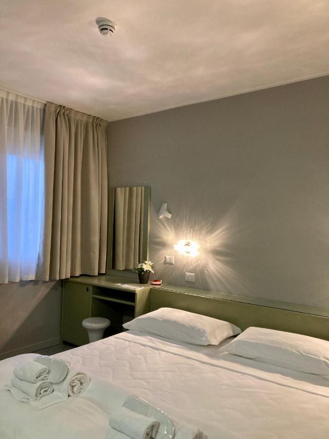 Hotel Primo カンピ・ビセンツィオ エクステリア 写真